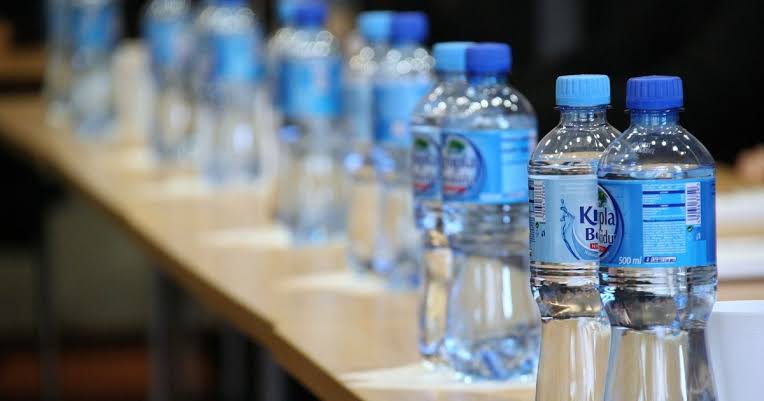 बेळगाव : प्लास्टिक पाण्याच्या बाटल्यांवर बंदी | using single-use water bottles in govt meetings and functions