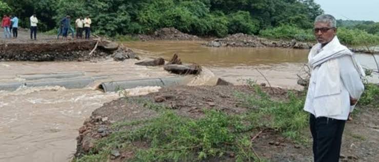 bridge-washed-away-in-flood-connecting-22-villages-in-maharashtra-andhra-karnataka-atnur-village-202407_1.jpg | या 22 गावांना जोडणारा पूल गेला वाहून, | belgaum news | belgavkar बेळगावकर